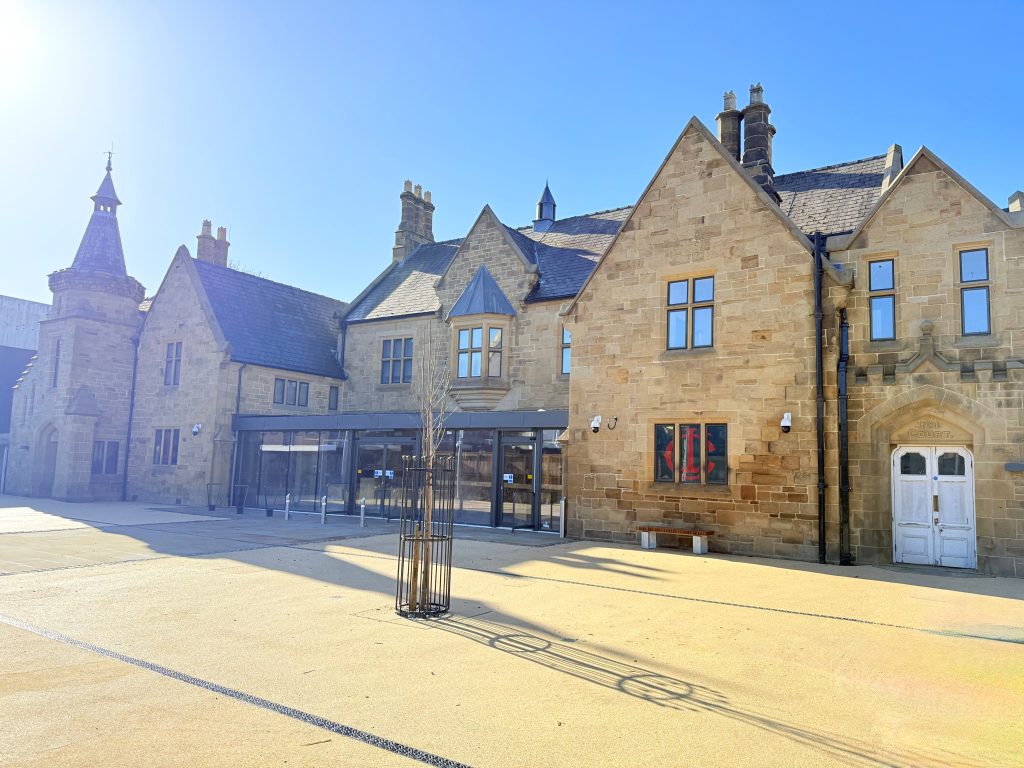 Amgueddfa Bêl-droed Cymru ac Amgueddfa Wrecsam